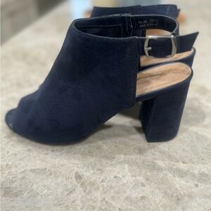 CL by laundry navy suede slingbacks with peep toe size 10